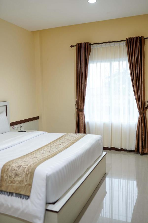 Grand Buana Lestari Hotel Padang (Sumatra) Exterior foto